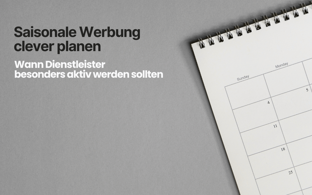 Kalender auf grauem Hintergrund als Symbol für saisonale Planung und ideale Zeitpunkte für Werbung.